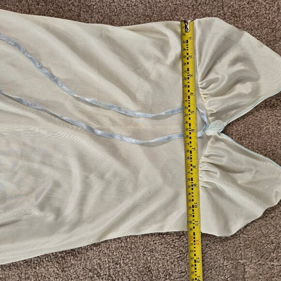 Beautiful 2 piece night gown and robe - Picture 7 of 8